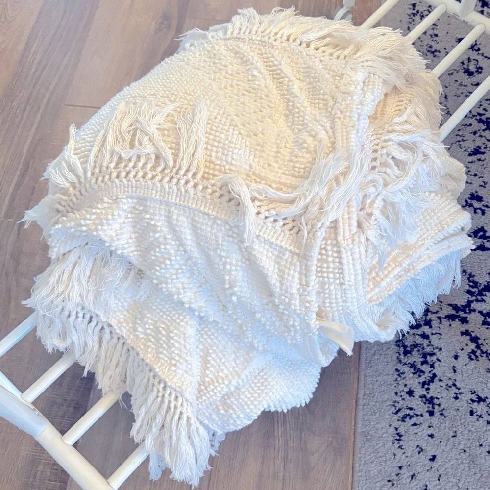 Vintage White Chenille Hobnail/tufts bedspread